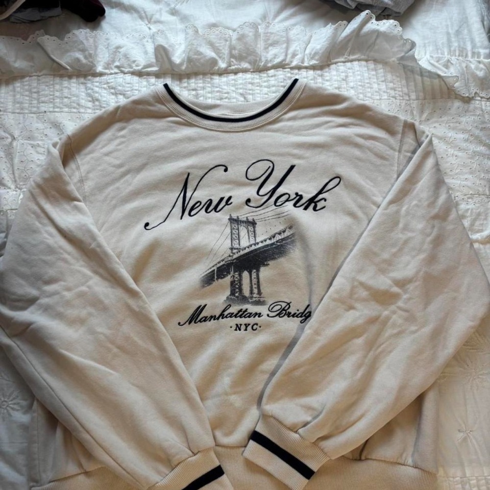 Hollister Cream and Black New York Graphic Sweatshirt